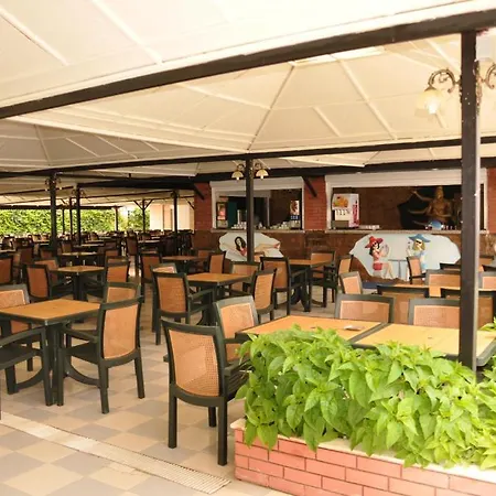 Astor Beach فندق